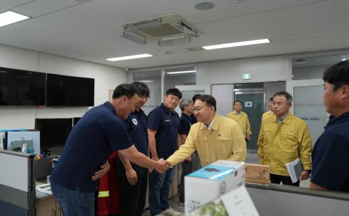 김인호 산림청장, 산림항공본부 방문
