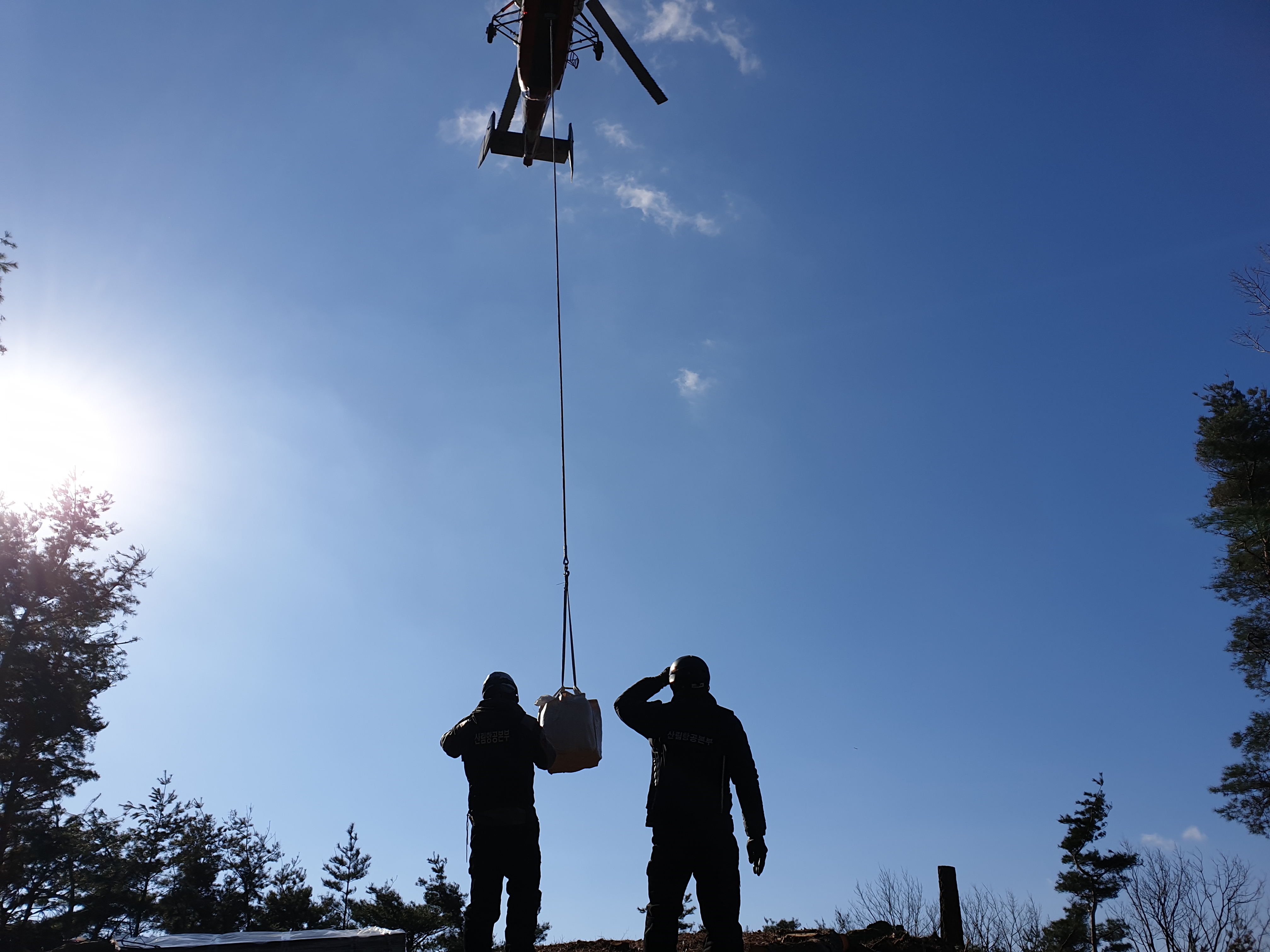 산림청 대형헬기, 광덕산 산불무인감시카메라 설치작업에 투입! 이미지2